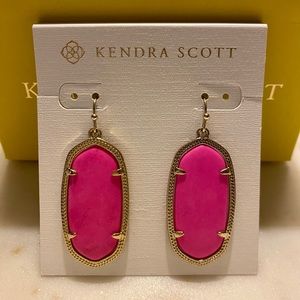 Kendra Scott Elle Gold Drop Earrings in Magenta